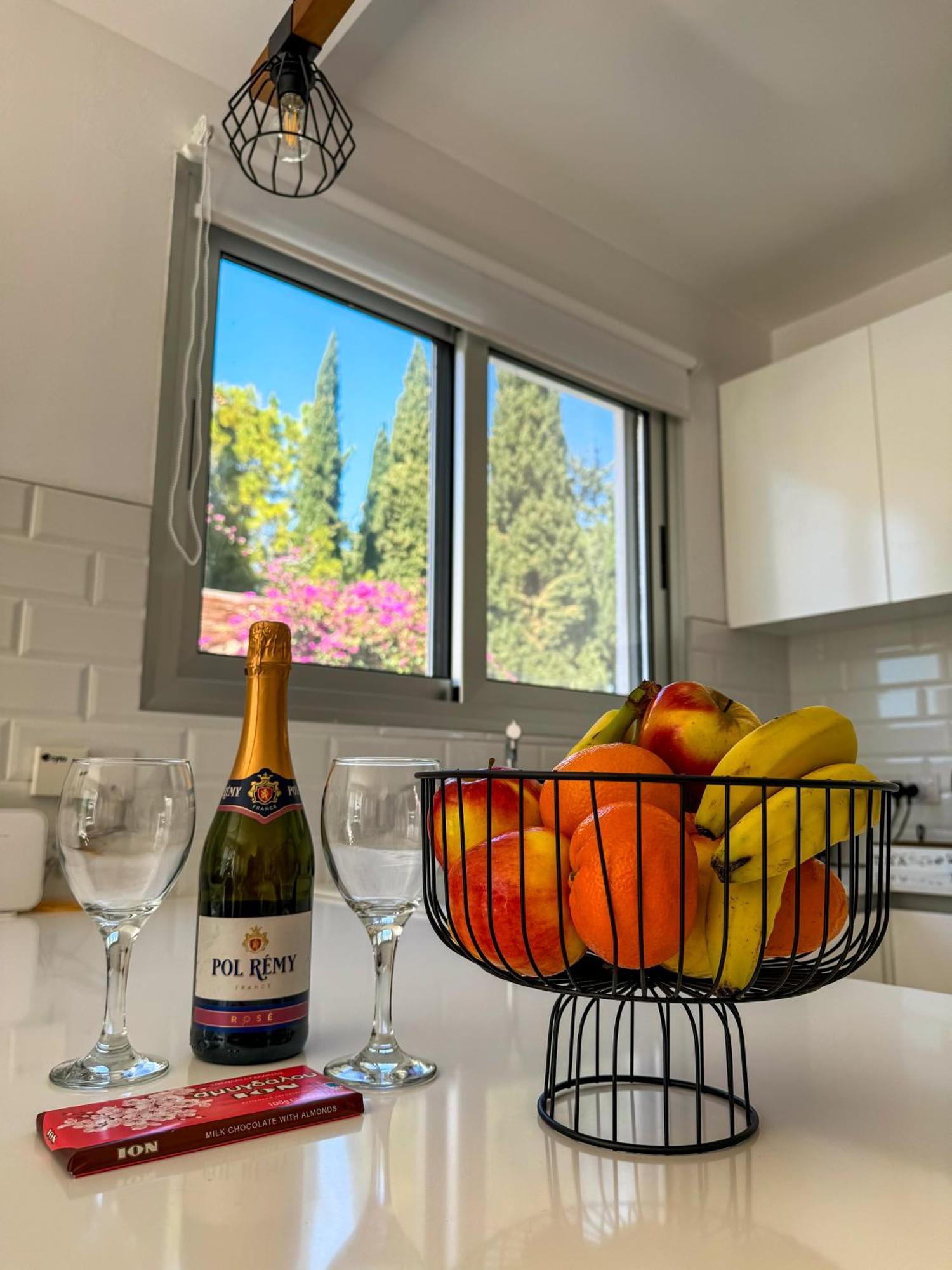 Apartment Modern 2br With Pool, Veranda & Garden In Paphos