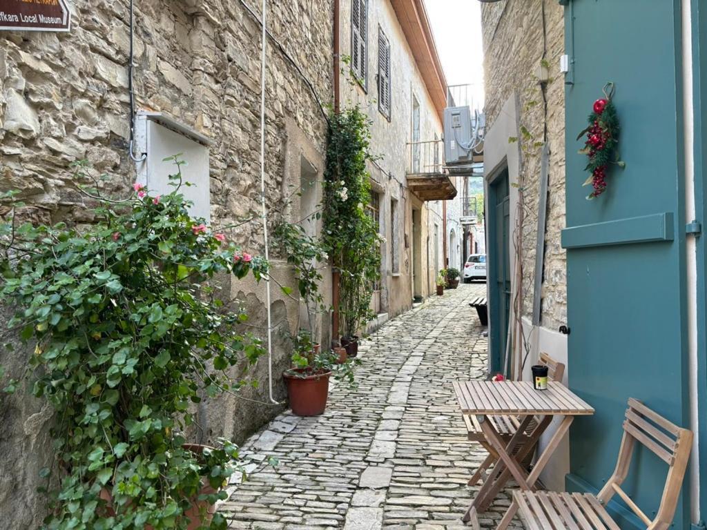 Apartment Modern 2br With Pool, Veranda & Garden In *