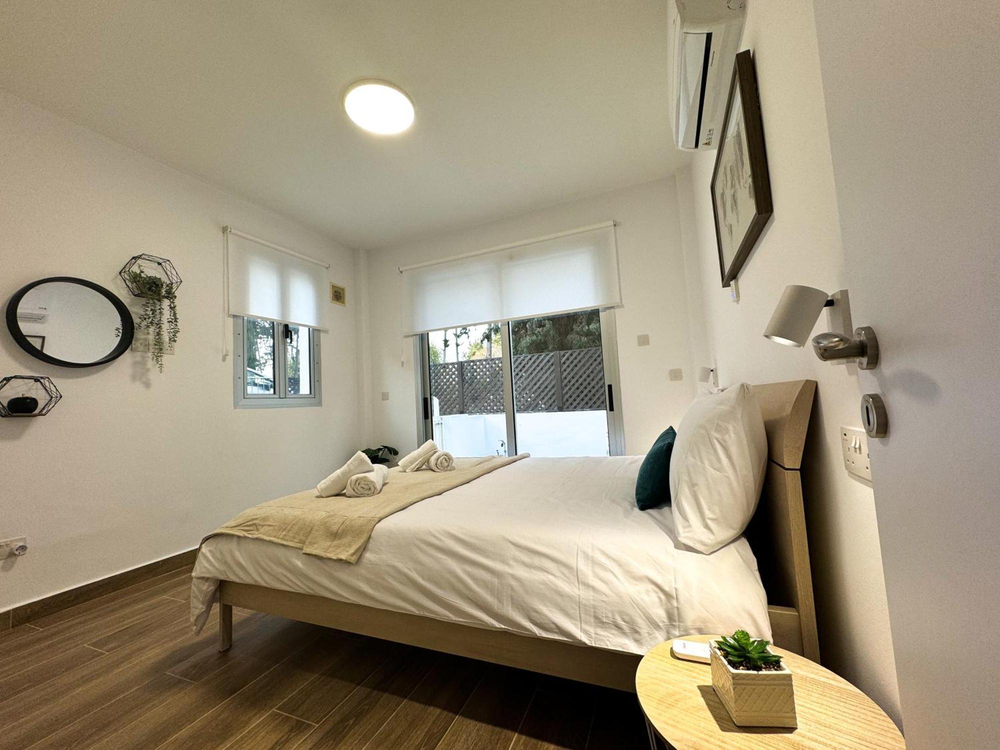 Apartment Modern 2br With Pool, Veranda & Garden In